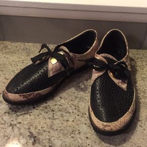 Leather and snake single eye, ribbon tie shoes.